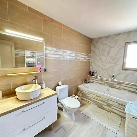 Holiday home Maison Climatisee